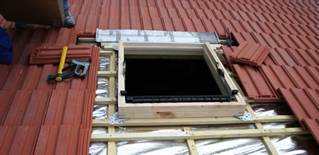 Como reparar las goteras en los tejados